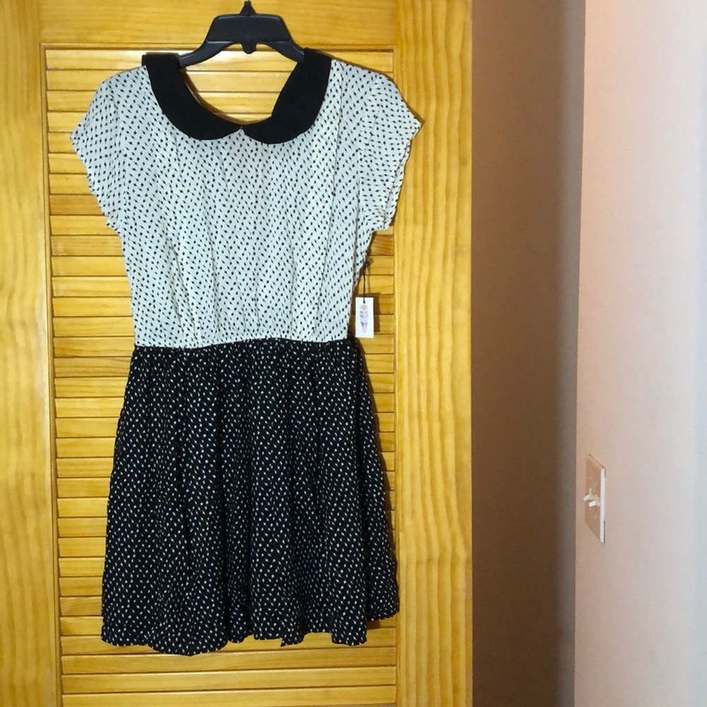 Dress - Picture 1 of 4